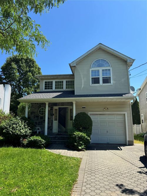 82B Inwood Rd, Port Washington, NY, 11050-1580 | Card Image