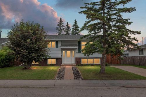 2904 Cedar Ridge Drive Sw, Calgary, AB, T2W1X6 | Card Image