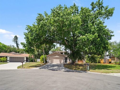 8211 Country Oaks Ct, SARASOTA, FL, 34243-4317 | Card Image