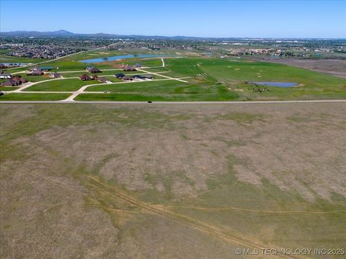 4 Sw Bishop Rd, Lawton, OK, 73501-8127 | Card Image