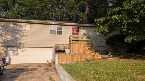 908 Tyler St, Aurora, MO, 65605-2857 | Card Image