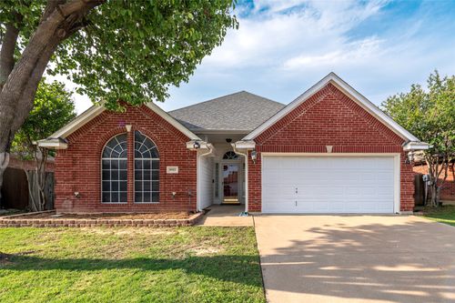 8953 Saranac Trl, Fort Worth, TX, 76118-7594 | Card Image