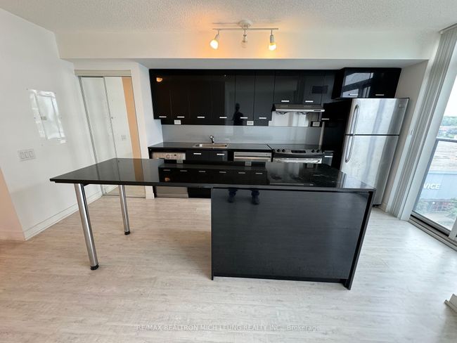 909B - 19 Singer Crt, Condo with 0 bedrooms, 1 bathrooms and null parking in North York ON | Image 5