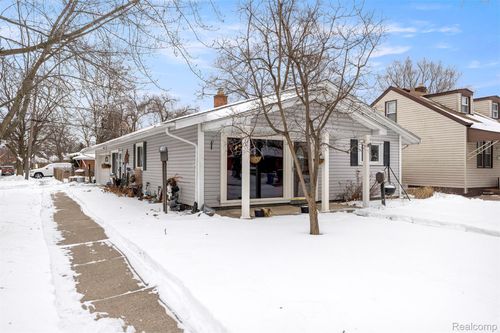 3907 Detroit St, Dearborn Heights, MI, 48125-3205 | Card Image