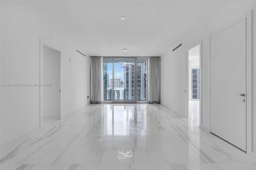 3009w-300 Biscayne Boulevard Way, Miami, FL, 33131-2296 | Card Image