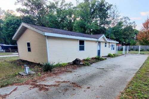 2137 E Oak St, Newaygo, MI, 49337-9299 | Card Image