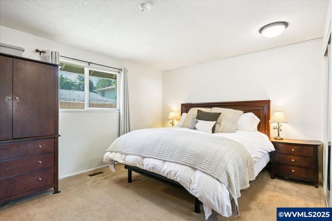 210 Silver Loop, House other with 3 bedrooms, 2 bathrooms and 2 parking in Silverton OR | Image 9