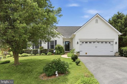 32 Lefevre Ln, MARTINSBURG, WV, 25404-7619 | Card Image