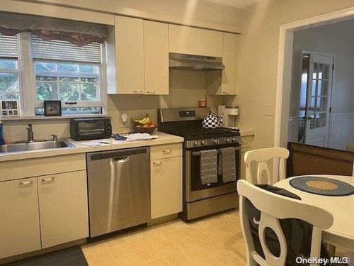 26 Atlanta Ave, E Williston, NY, 11596-2402 | Card Image