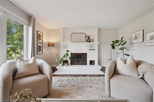 251 Metcalfe St, Guelph, ON, N1E4Y8 | Card Image