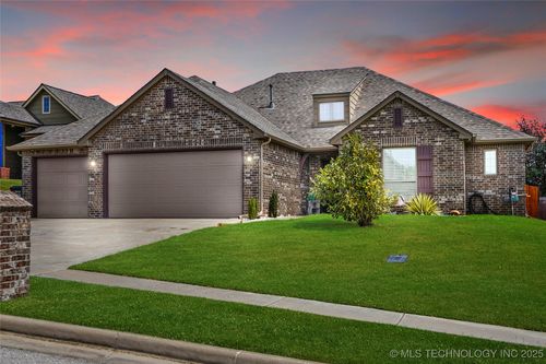 8429 N 77th East Ave, Owasso, OK, 74055-7417 | Card Image