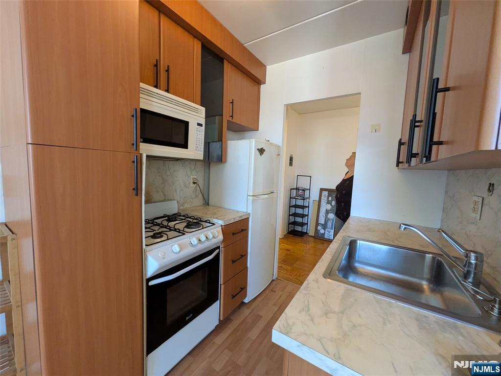 Residential Lease in Cliffside Park 2