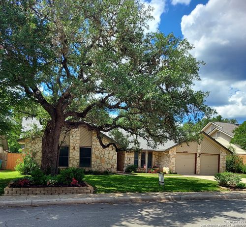 2823 Bee Cave St, San Antonio, TX, 78231-1708 | Card Image