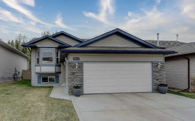 6929 88 St, House detached with 5 bedrooms, 3 bathrooms and 3 parking in Grande Prairie AB | Image 1