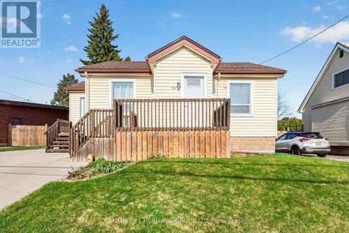 944 Garth St, Hamilton, ON, L9C4L2 | Card Image