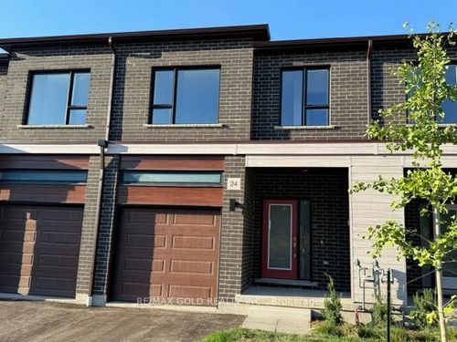 24 Oak St, Cambridge, ON, N1R4K6 | Card Image