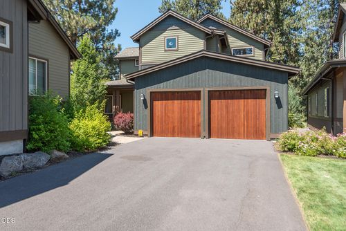 60484 Kangaroo Loop, Bend, OR, 97702-3735 | Card Image