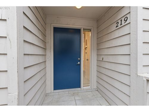 219-219 Cervantes, Lake Oswego, OR, 97035-1207 | Card Image