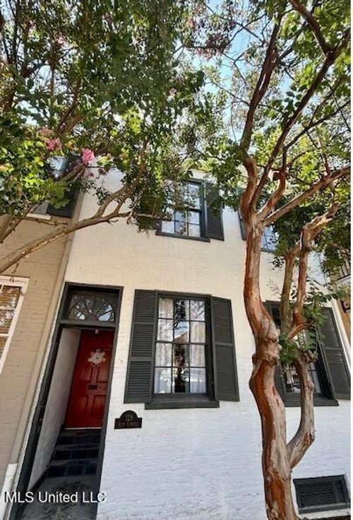 129 S Commerce St, Natchez, MS, 39120-3307 | Card Image