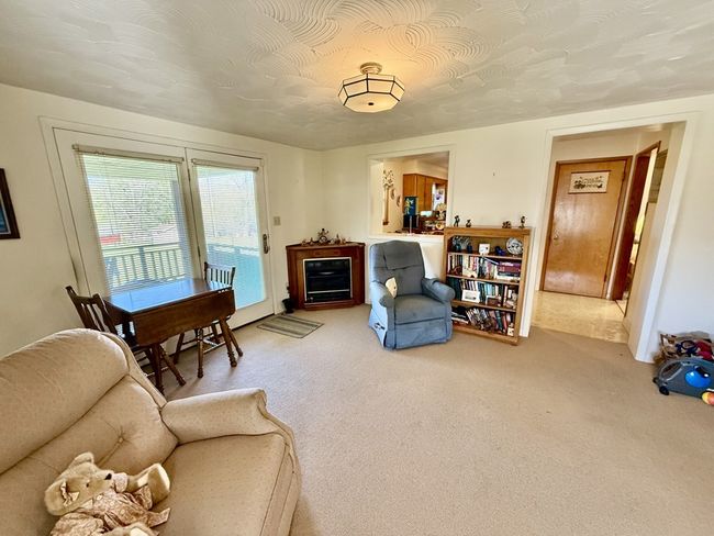 186 Summit Dr, Home with 3 bedrooms, 2 bathrooms and null parking in Peterstown WV | Image 31