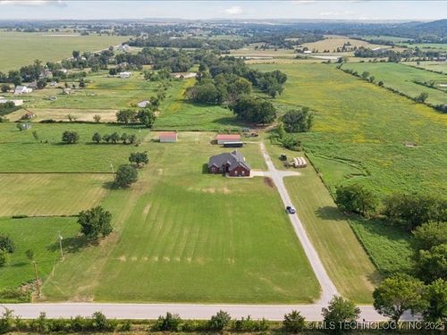 25 Nw Lowery Rd, Claremore, OK, 74017 | Card Image