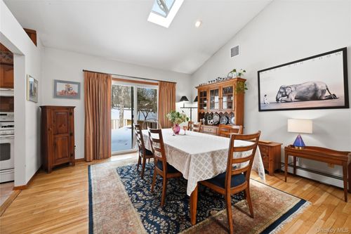 318-B Mill Rd, Manorville, NY, 11949-1806 | Card Image