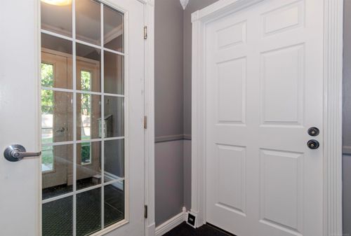 538 Neff Ln, Grosse Pointe, MI, 48230-1536 | Card Image