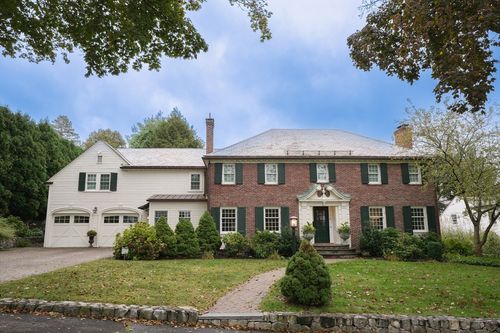 32 Pickwick Rd, Newton, MA, 02465-2819 | Card Image