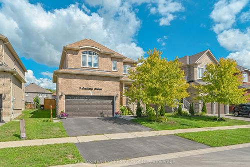 9 Academy Ave, Wasaga Beach, ON, L9Z0G9 | Card Image