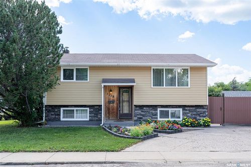 3238 Massey Dr, Saskatoon, SK, S7L4M9 | Card Image