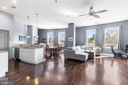 unit-202-201 N 8th St, PHILADELPHIA, PA, 19106-1010 | Card Image