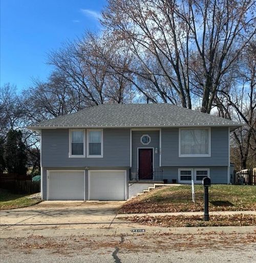 7104 Michael Ln, Pleasant Valley, MO, 64068-8614 | Card Image