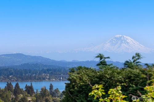 7044 50th Ave Ne, Seattle, WA, 98115-6128 | Card Image