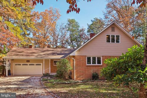 7 Pontiac Dr, Medford, NJ, 08055-8115 | Card Image