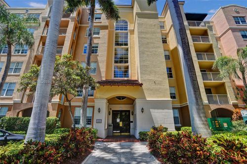5306-19701 Country Club Dr, Aventura, FL, 33180-4806 | Card Image