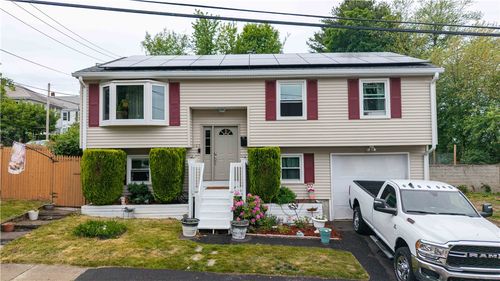 105 Lyman St, Pawtucket, RI, 02860-5232 | Card Image