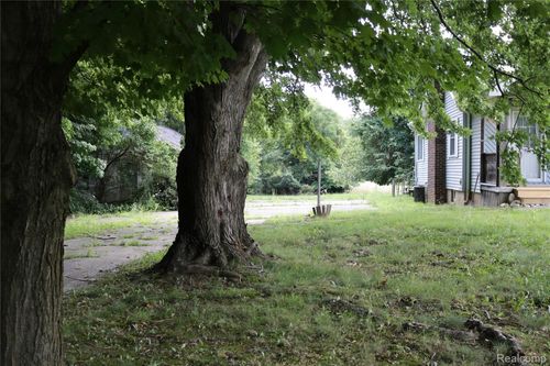 8294 Davison Rd, Davison, MI, 48423-2036 | Card Image