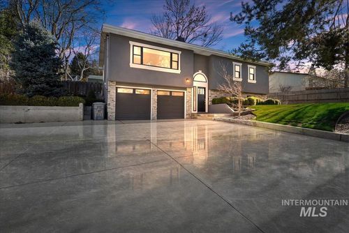 5320 W Hill Rd, Boise, ID, 83703-2944 | Card Image
