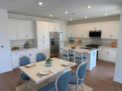 352 Summer Breeze Way, Oceanside, CA, 92057-8253 | Card Image