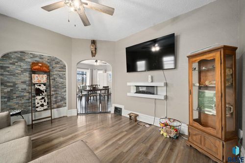 300 W Industrail Rd, Wentworth, SD, 57075-2022 | Card Image