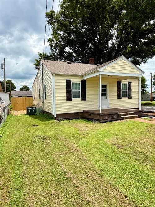 233 Central Ave, Muscle Shoals, AL, 35661 | Card Image