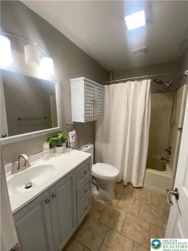 321 Charles St, House other with 3 bedrooms, 3 bathrooms and null parking in Scranton PA | Image 16