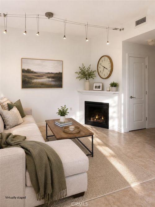 10-300 W Beech St, San Diego, CA, 92101-8444 | Card Image