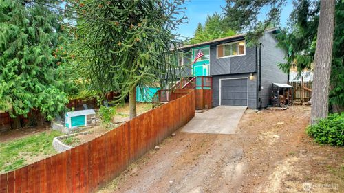 3911 Silver Ln Nw, Bremerton, WA, 98312-9654 | Card Image