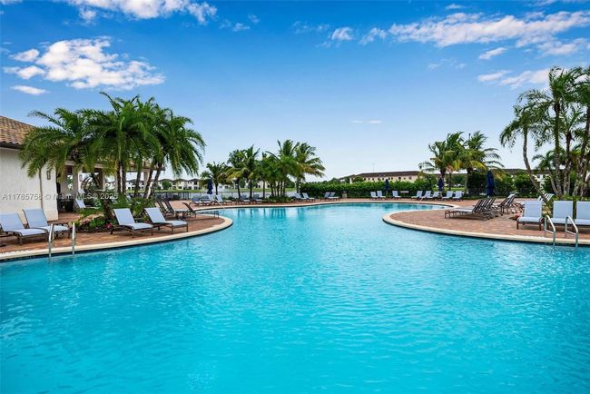 9231 W 32 Nd Ln, Home with 3 bedrooms, 3 bathrooms and null parking in Hialeah FL | Image 64