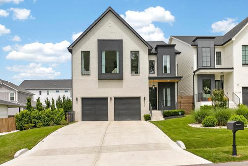 b-2025B Hutton Dr, Nashville, TN, 37210-4638 | Card Image