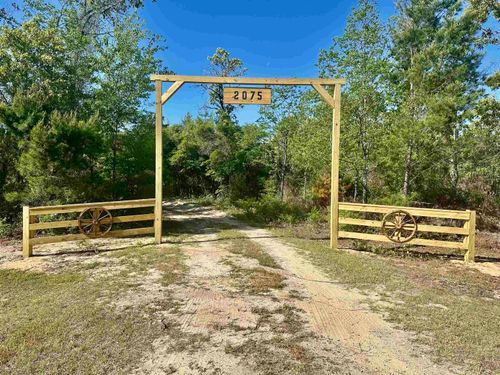 2075 Pine Grove Church Rd, Quincy, FL, 32351-1135 | Card Image