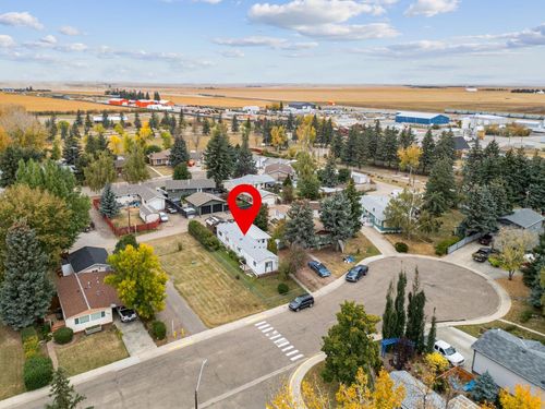316 3rd St N, Vulcan, AB, T0L2B0 | Card Image