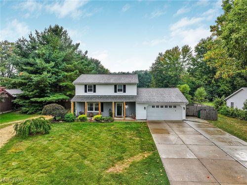 6240 Colleen Dr, Concord Township, OH, 44077-2406 | Card Image