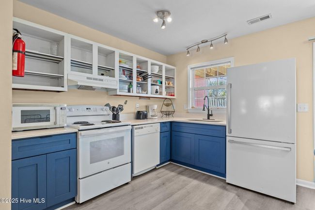 C-3 - 119 Center Dr, Townhouse with 2 bedrooms, 2 bathrooms and null parking in Atlantic Beach NC | Image 5